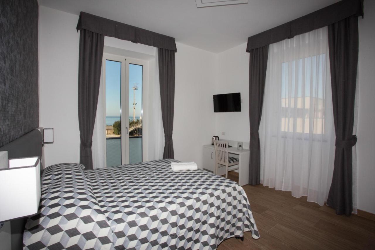 Guesthouse Porto Di Roma Civitavecchia Dış mekan fotoğraf
